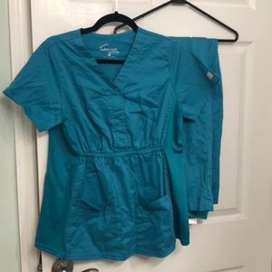 Size small Buttersoft maternity scrub set